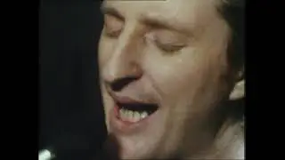Billy Bragg (featuring Cara Tivey) &ndash; She&rsquo;s Leaving Home (Official Video)