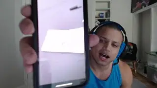xQc draws a portrait of Tyler1 at TwitchCon
