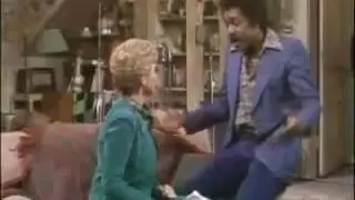 Lamont Chokes A White Woman