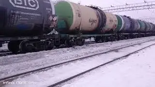 Приветливый электровоз ВЛ80с 1511 с грузовым поездом