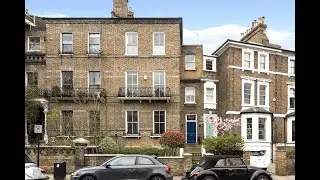 Grade II listed family home with extension by award winning architect Barnaby Gunning