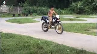 Wheelie in Hardford Vr150 (Ghoda)