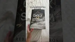 Pause to read! #books #booktube #booktok #bookrecommendations #powerless #bookworm #sotr #fourthwing