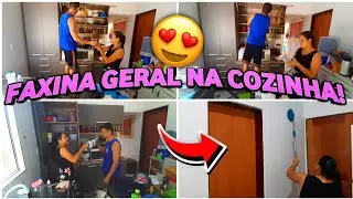 FAXINA NA COZINHA, O MARIDO ME AJUDOU!! DESTRALHE NO ARMÁRIO! + ORGANIZAÇÃO NO ARMÁRIO!!