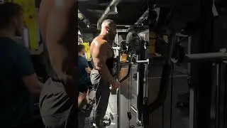 HUGE BODYBUILDING SHOULDERS