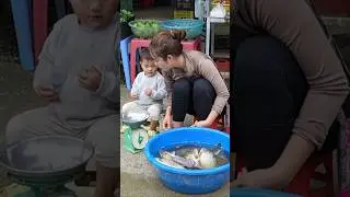 Amazing Fishing Skills: Catching Giant Catfish & Carp by Hand with My Son to Sell at the Market