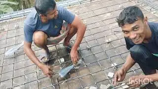 ছাদে  হাইক্কা দিয়ে রড বাধা হচ্ছে