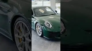 AMAZING IRISH GREEN PORSCHE GT3 TOURING