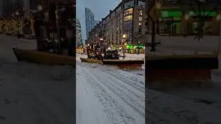 Toronto streets getting clean after heavy snowfall ❄️Canada winter snow removal in action!