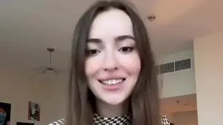 Different english accents funny / girl explaining funny concept of having different english accents