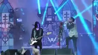 Marilyn Manson - Rock Is Dead (Bra throwing on stage) 