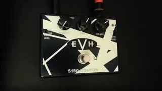 Playing the MXR EVH 5150 Chorus pedal