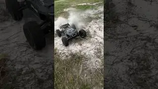 1/8 Aarma flying and sliding. #aarma #rc #rctruck