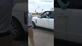 BOLLYWOOD ACTOR DHARMENDRA ENTRY IN HIS RANGE ROVER VOGUE SE SUV IN MUMBAI #SHORTS#INDIA#SUV#CARS#V8