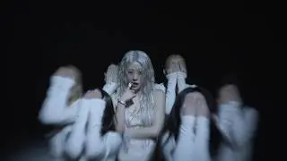 Yves ‘NAIL (feat.Lolo Zouaï)’ Performance Video
