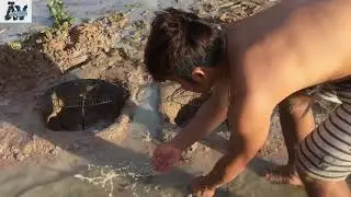 Smart Boy Make deep hole easy with electric fan fan guard   How to make 2 deep crab traps