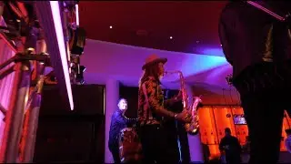 Johnny de Mol Premiere Afterparty met FloorJaxx (DJ, sax, guitar & percussion)