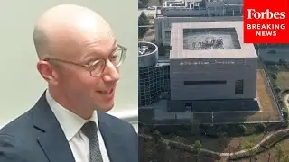 Бывшего специального помощника Байдена Иэна Сэмса прямо спросили, был ли COVID-19 лабораторного п...