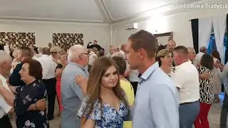 CZY WIDZISZ DZIEWCZYNO TEN KAMIEŃ NAD WODĄ JAK KAMIEŃ POPŁYNIE OŻENIĘ SIĘ Z TOBĄ 