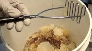 HOW TO HARVEST HONEY TUTORIAL - CRUSH AND STRAIN