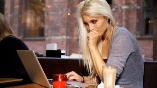 How to Flirt Online | Flirting Lessons
