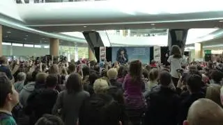 Indila showcase Espace Culturel E.Leclerc de Limoges