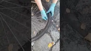 Ciclofficina G.R.I.S.: Smontaggio e montaggio copertone per sostituzione o riparazione camera d'aria