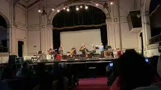 Amankay plays Als een Vrije Vogel (Adela Gleijer, P. Wang)