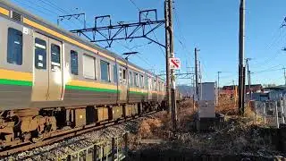 みなかみ町の後閑駅に近い中村踏切♪赤城山から谷川連峰に抜ける上越線下り水上行き🚞国道17号も在来線もガラガラでした。群馬の雪質はサッラサラ⛷️ そうだ！&rdquo;ぐんま&rdquo;行こう！