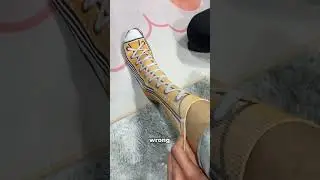 Эта девушка купила пару носков, похожих на сандалии!