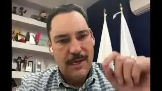 Senator Juan Antonio Mart&iacute;n del Campo asks questions of the head of the Ministry of Energy, Luz E...