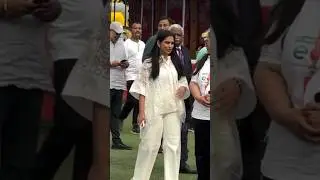 Isha Ambani starts crying after seeing her grandmother Kokilaben ill in the hospital #shortvideo