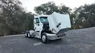 2018 Freightliner Cascadia 3 Axle Tractor-U13479