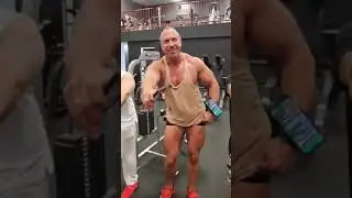Knut never told us he could dance like this #extraemily #knut #viralshorts