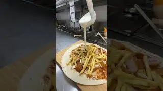 L&rsquo;art de faire un tacos 🤣 Tu penses pouvoir faire mieux ? #chamastacos #fastfood #tacos