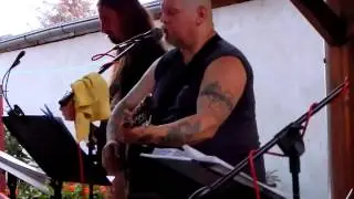 Pár havraních copánků