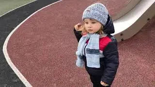 Play with Lorenzo - play out near sea