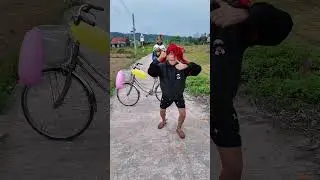 THỬ TH&Aacute;CH ĐẠP VỠ B&Oacute;NG | BALLOON STOMP CHALLENGE 🎈💥#shorts