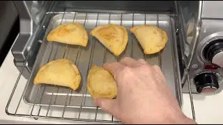 Hamilton Beach Easy Reach 4-Slice Toaster Oven Review | Baking Empanadas in a Compact Oven