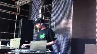 Zodiak Commune op Kennedyplein 2011: DJ Delucxed