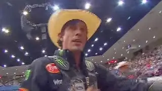 J B Mauney vs Mr. Bull - 90,00 ● Campe&atilde;o ● PBR Tucson 2015