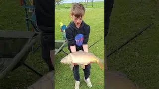 petite carpe pris a la bouillettes gous poisson 🐟 proche d'une &icirc;le 5 kilo mon record #fishing