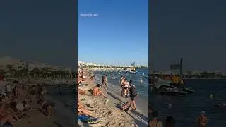 Les c&eacute;l&egrave;bres plages de sable fin de Cannes sont tr&egrave;s bond&eacute;es. C&ocirc;te d'Azur. #short #france #viral