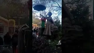 Mary Poppins Statue