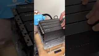 8 графических процессоров Arc Pro B60 в одной коробке. Лабораторная сборка Battle Matrix!