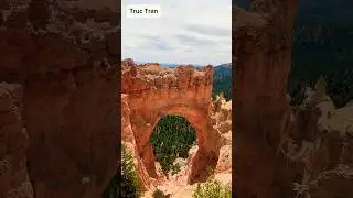 The arch at Bryce Canyon National Park #travel #archesnationalpark #brycecanyon #dichoi #cuocsongmy