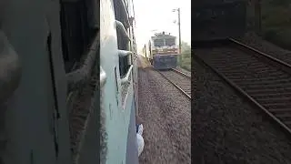 12877/Ranchi - New Delhi Garib Rath Express V/S 01918 TUNDLA - FARRUKHABAD #jale2 #train #railway