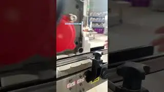 Bottle Cap Pressing Machine With Cap Loading