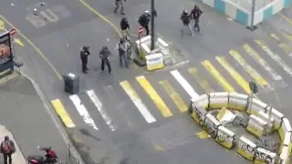 Manifestation loi travail du 28 avril 2016 &agrave; Rennes La police renverse un scooter