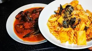 Pâtes aux moules et à la sauce tomate #pasta #moules #tomate